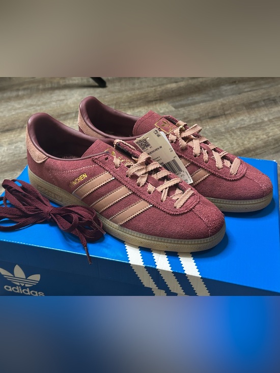 adidas Shoes - adidas München Suede Sneakers in Rosewood and Pale Pink